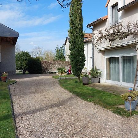 Saint-Genest-d'Ambiere Gite Amanala Poitou מראה חיצוני תמונה