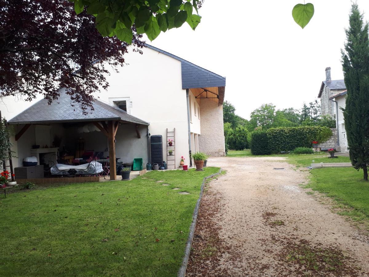 Saint-Genest-d'Ambiere Gite Amanala Poitou מראה חיצוני תמונה